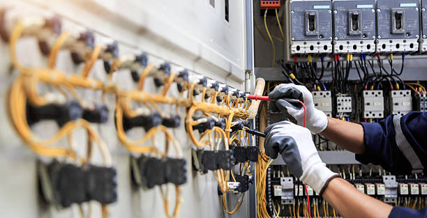Professional Electrician technician working in Forreston, IL